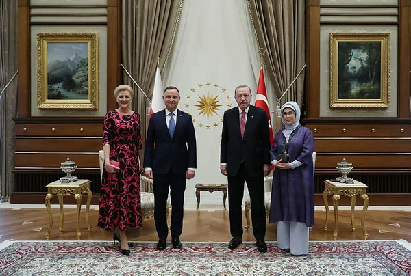 Emine Erdoğan Polonya Cumhurbaşkanı Duda'nın eşi Agata Kornhauser ile PIKTES Ofisi'ni ziyaret etti - 5