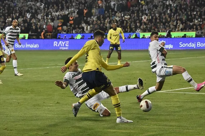 Konyaspor ile Fenerbahçe maçında gol sesi çıkmadı! Konyaspor- Fenerbahçe: 0-0