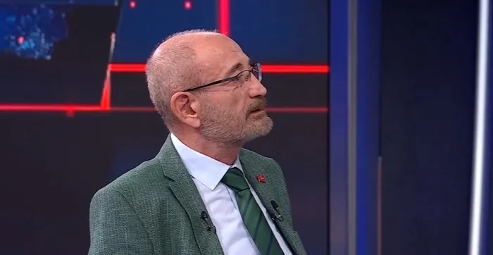 yolsuzluk-davasi-trtde-yayinlanacak-mi-usta-gazeteciden-carpici-sozler-mahkeme-salonunda-sov-yaparlar-1752100443249.jpg A Haber - Ekran Görüntüsü