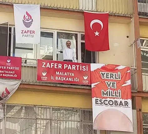 zafer-partisinin-alcak-pankartina-dava-yerli-ve-milli-pankarti-asan-il-baskani-hesap-verecek-1666014456463.jpg Zafer Partisi'nin alçak pankartına dava! "Yerli ve milli" pankartı asan il başkanı hesap verecek - 3