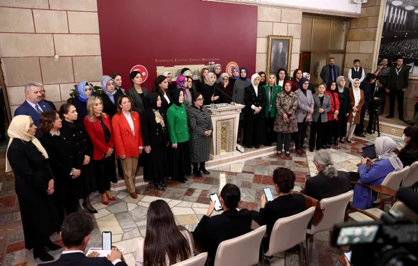 Son dakika: Başörtüsü için Anayasa teklifi Meclis’te! AK Parti Grup Başkanvekili Özlem Zengin’den önemli açıklamalar