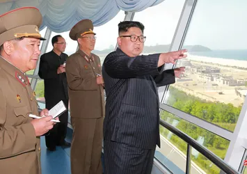 Kim Jong-un ordunun tepesindeki komutanları kovdu!