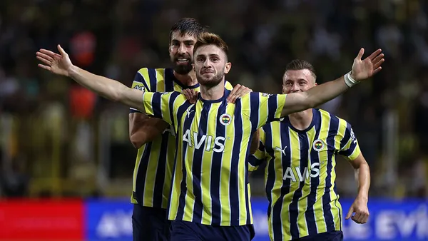 1694353678024.jpg Eski Galatasaraylı yıldız Fenerbahçe yolunda! Süper Lig'de transfer bombası patlıyor! İşte o isim... - 3
