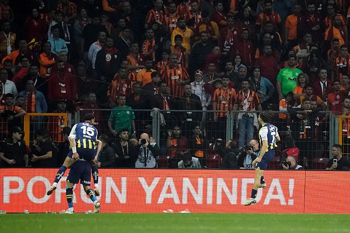 rams-parkta-10-kisilik-zafer-fenerbahce-galatasaray-karsisinda-hata-yapmadi-sampiyonluk-dugumunde-son-90-1716144895060.jpg Rams Park'ta 10 kişilik zafer! Fenerbahçe Galatasaray karşısında hata yapmadı | Şampiyonluk düğümünde son 90 - 7