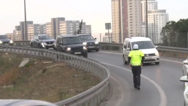 polisi-gorunce-kacmak-icin-elinden-geleni-yapti-cezadan-kurtulamadi-1643712669218.jpg Polisi görünce kaçmak için elinden geleni yaptı! Cezadan kurtulamadı - 2