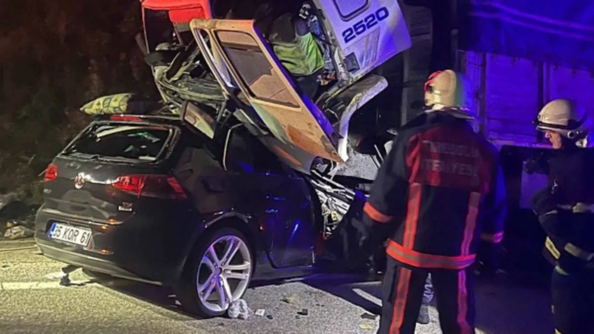 Giresun'da TIR ile otomobil kafa kafaya çarpıştı: 3 ölü