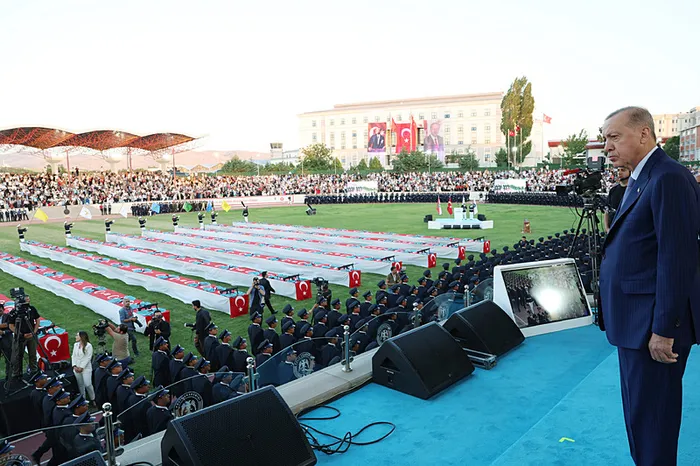 baskan-erdogan-polis-akademisi-mezuniyet-toreninde-konustu-1719340210934.jpg Başkan Erdoğan Polis Akademisi Mezuniyet Töreni'nde konuştu - 7