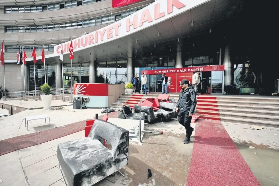 1788497013670.jpeg CHP ile Yeni Parti arasında talan savaşı: Milyonluk demirbaş ve eşyalar kayıp - 1