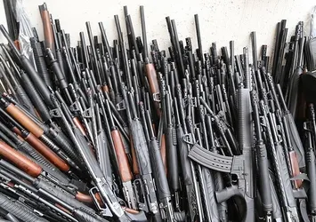 Silah kaçakçılarına operasyon! 946 adet...