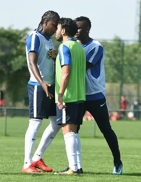 Volkan Şen ile Hugo Rodallega'dan dostluk pozu - 2
