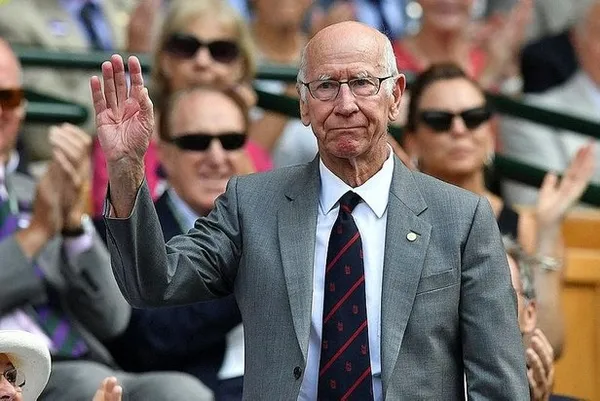 Manchester United’ı yıkan ölüm! Efsane futbolcu Bobby Charlton hayatını kaybetti