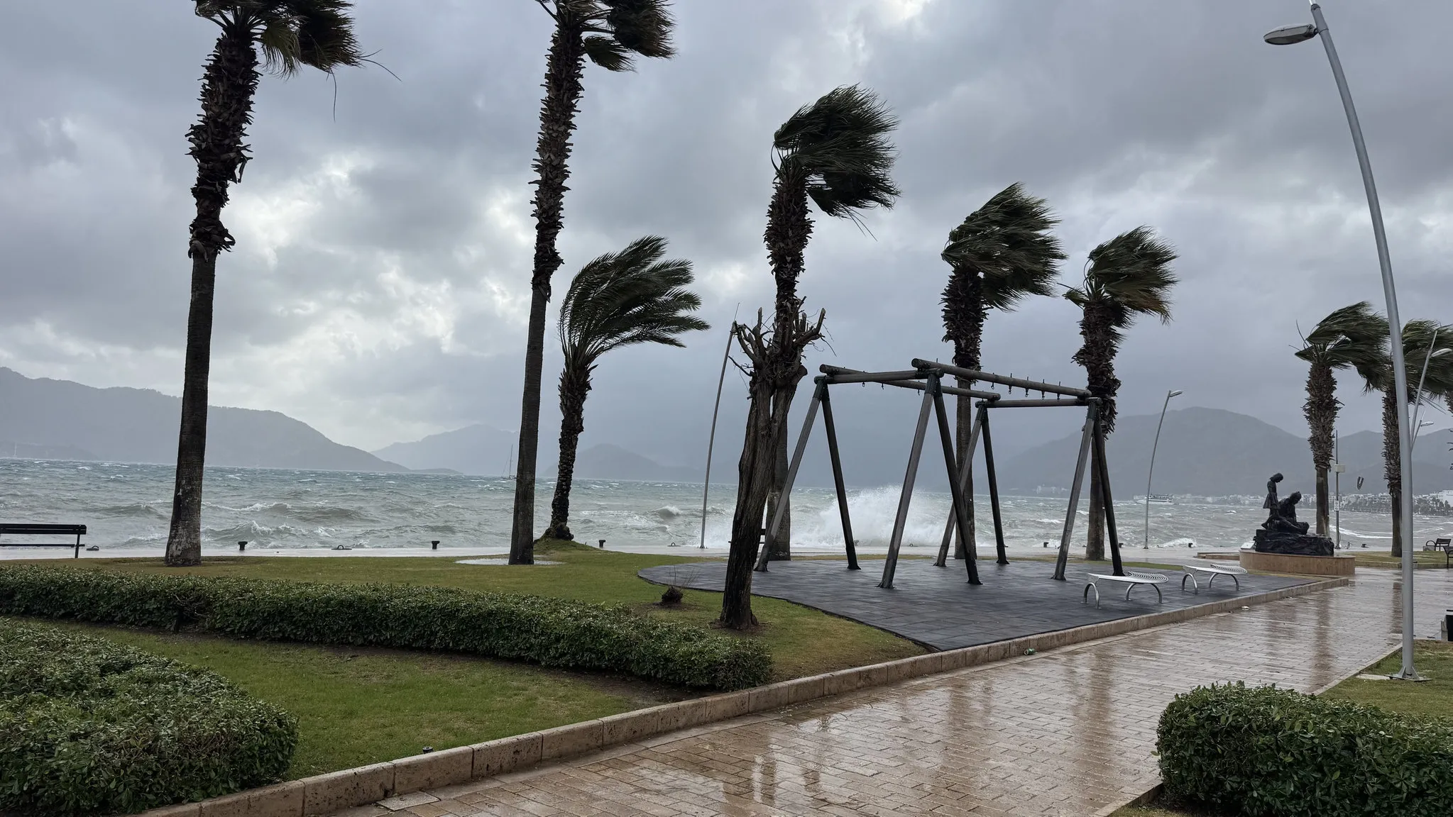 Perşembe gününe dikkat! Yeni uyarılar geldi: Soğuk azalıyor yağış geliyor