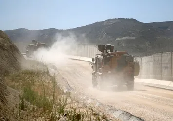 İdlib sınırına askeri sevkiyat sürüyor