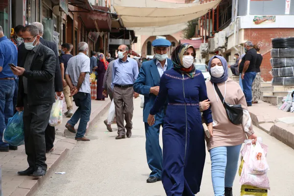 Son dakika: 17 günlük tam kapanma başladı! Tam kapanmada nereler açık olacak? Tam kapanmada kimler muaf? Tam kapanma ne zaman bitecek?