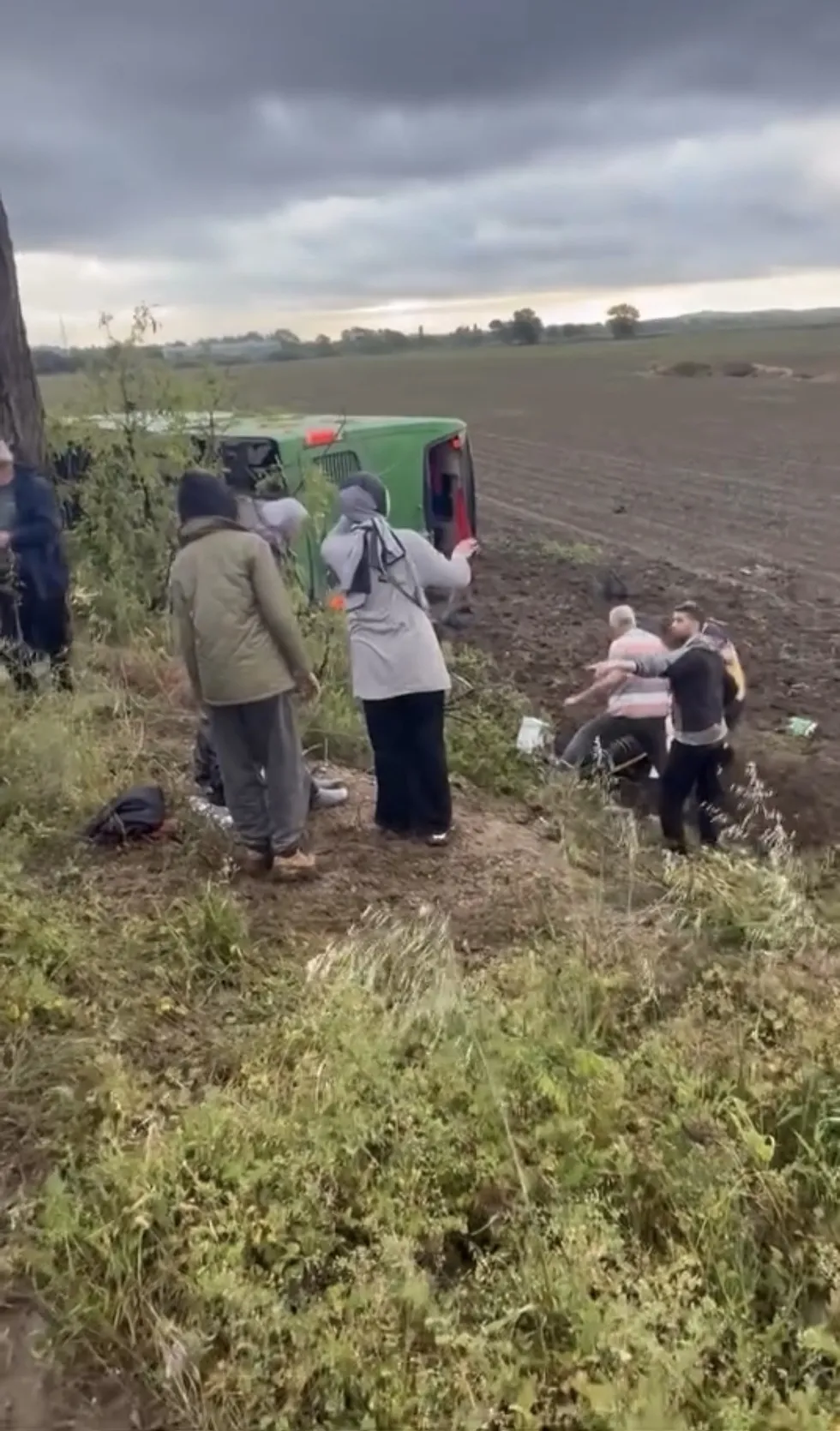 Çanakkale’de yolcu otobüsü devrildi: Biga’daki kazada çok sayıda kişi yaralandı - 2