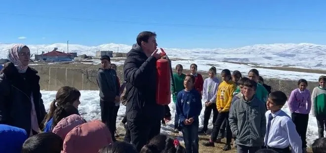 Öğrencilere deprem ve yangın tatbikatı verildi