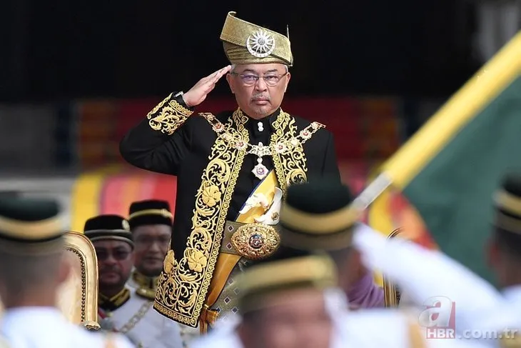 Malezya Kralı Sultan Abdullah törenle tacını giydi | Dikkat çeken anlar
