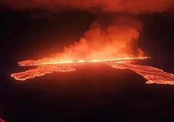 İzlanda'da yanardağ patlaması! Ülkede alarmın rengi kırmızı