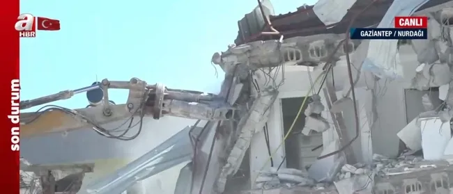 hasarli-binalarda-kontrollu-yikim-gozyaslari-icinde-yuvasinin-yok-olusunu-izledi-1678352571201.jpg Hasarlı binalarda kontrollü yıkım! Gözyaşları içinde yuvasının yok oluşunu izledi - 1