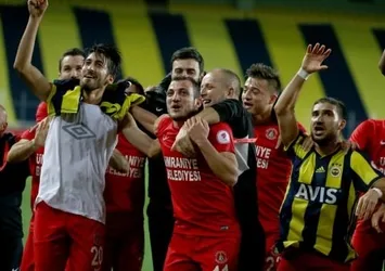 Kadıköy'de o tezahürat! 'Seneye görüşürüz'