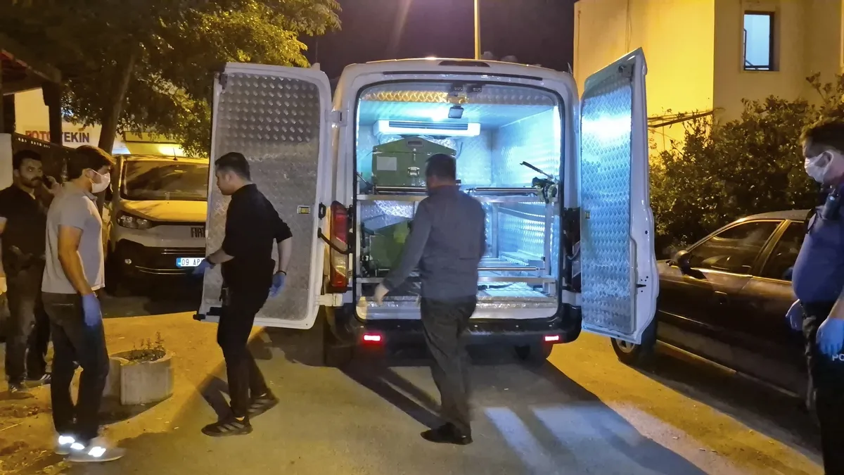 2 gün boyunca babasının cesediyle aynı evde kaldı!