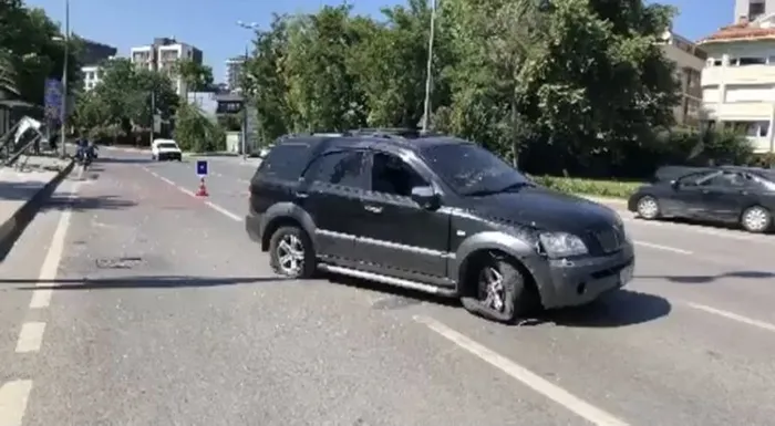 Son dakika: Kadıköy'de cip durağa daldı! O anlar kamerada - 2