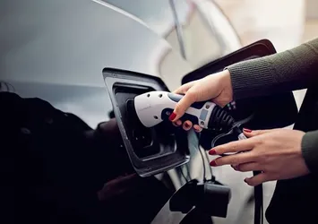 Dizel ve benzine veda! AB'den flaş karar! 2035 yılında son bulacak