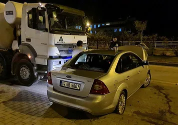 Beton mikseri otomobile çarptı! Sürücünün annesi sinir krizi geçirdi