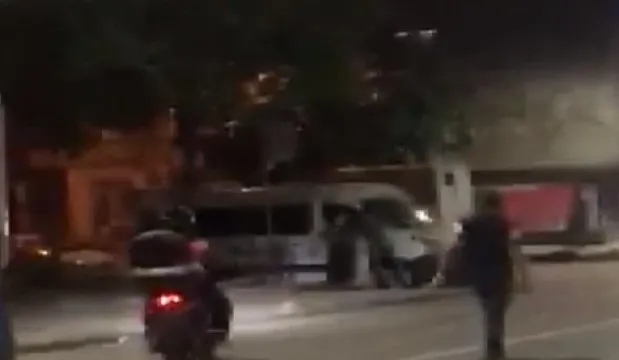 İstanbul’da sopalı ve demir çubuklu kavga kameraya yansıdı - 1
