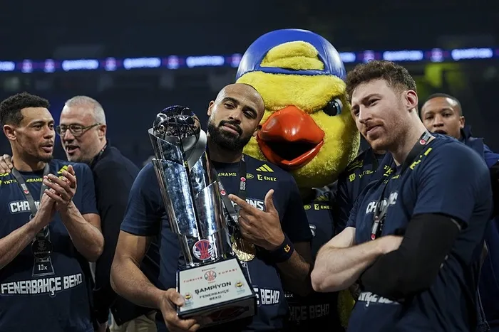 turkiye-kupasi-fenerbahcenin-kanarya-10-kez-mutlu-sona-ulasti-1771791021766.jpeg Türkiye Kupası Fenerbahçe'nin! Kanarya 10. kez mutlu sona ulaştı - 5