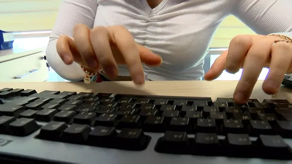 dolandiricilarin-yeni-tuzagi-bu-mesaja-dikkat-dolandiricilara-karsi-ne-yapmaliyiz-1703839342102.jpg Dolandırıcıların yeni tuzağı! Bu mesaja dikkat! Dolandırıcılara karşı ne yapmalıyız?