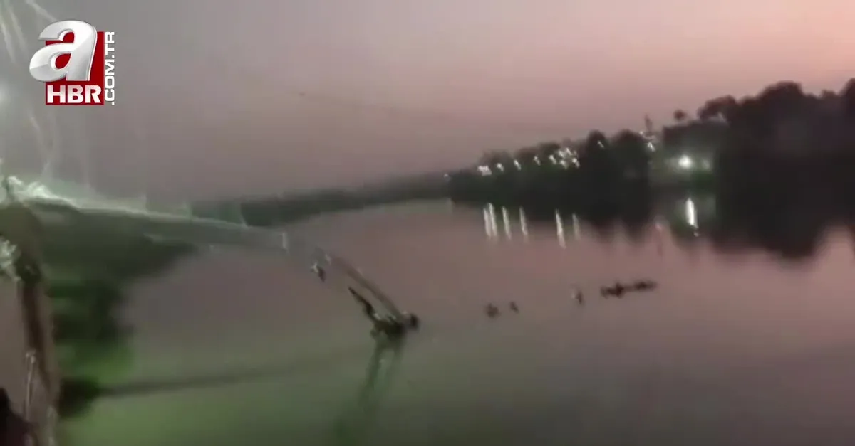 Hindistan Gujarat'da köprü çöktü! Çok sayıda ölü var