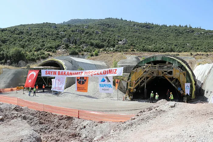 Bakan Karaismailoğlu’ndan Aydın-Denizli otoyolu açıklaması: 2022 yılı içinde tamamlamayı hedefliyoruz