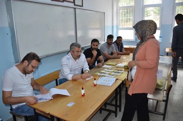 karadenizdeki-illerde-baskan-erdogan-silme-kazandi-iste-anlik-oy-oranlari-1685290417264.jpg Karadeniz'de ikinci tur seçim sonuçları! Sandıklardan Başkan Recep Tayyip Erdoğan çıktı - 8