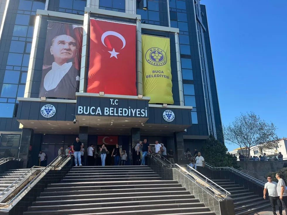 buca-belediyesinde-degisen-bir-sey-yok-300-memurdan-is-birakma-karari-1789443115617.jpg Buca Belediyesi’nde değişen bir şey yok! 300 memurdan iş bırakma kararı - 5