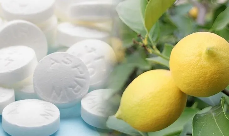 Cam gibi cildin sırrı bu tarifte! Limonun içine kırıp karıştırın...