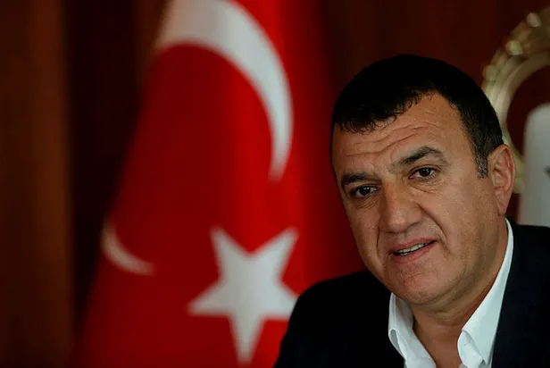 muhsin-bayrak-kimdir-serveti-mal-varligi-nedir-mutki-asireti-lideri-muhsin-bayrak-ne-is-yapiyor-chelseayi-sati-1647587659747.jpg Muhsin Bayrak kimdir, serveti mal varlığı nedir? Mutki aşireti lideri Muhsin Bayrak ne iş yapıyor? Chelsea'yi satın aldı mı? - 3