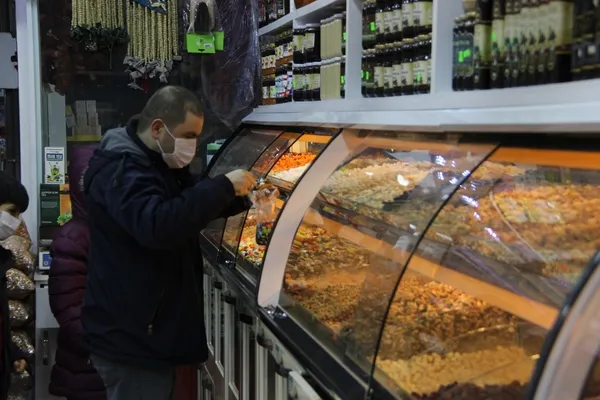 Kış mevsimi etkilerini hissettirmeye başlıyor! Hastalıktan korunmak isteyenler soluğu aktarlarda alıyor