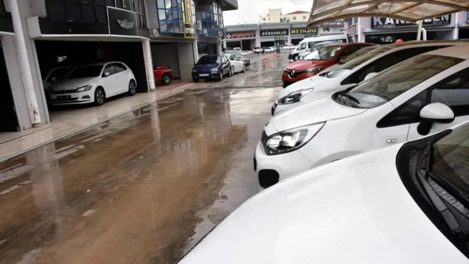 Alıcılar 50 bin TL altındaki otomobillerin peşinde! İşte en ucuz arabalar