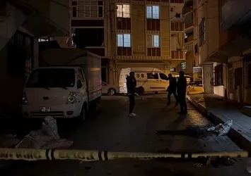 İstanbul'da PKK sempatizanları sahnede! Polise molotof kokteyli ve EYP attılar
