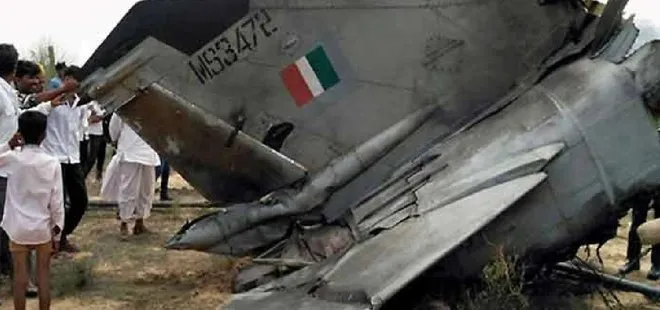 Son dakika: Hindistan’da askeri eğitim uçağı düştü: 1 ölü