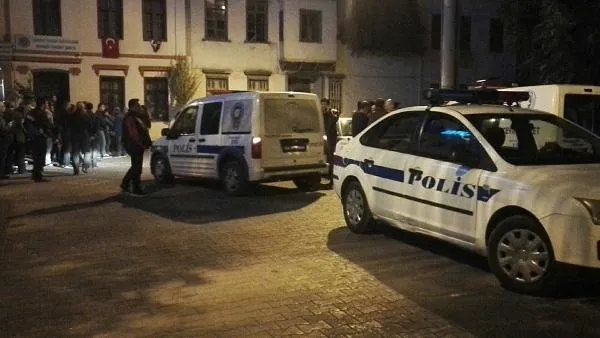 CHP'nin Edremit'teki delege seçiminde kavga çıktı - 2