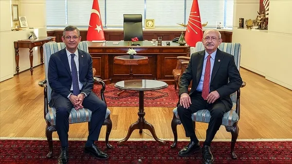 chpde-fotograf-krizi-ozgur-ozel-yerine-kemal-kilicdaroglunun-fotografini-duvarda-amir-odasindan-gonderme-1709292924672.jpg CHP'de fotoğraf krizi! Özgür Özel yerine Kemal Kılıçdaroğlu'nun fotoğrafını duvarda! Amir odasından gönderme... - 1