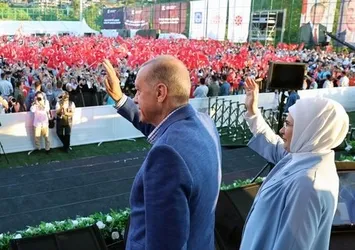 Başkan Recep Tayyip Erdoğan'ın eşi Emine Erdoğan'dan 15 Temmuz paylaşımı: Türkiye Yüzyılı kahramanlarımızı saygı ve minnetle...