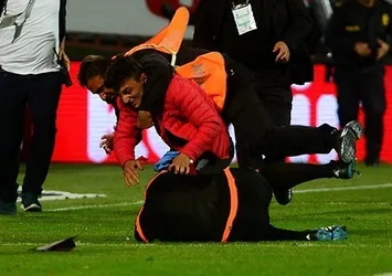 Trabzonspor - Fenerbahçe maçında hakeme saldıran şahıs yakalandı