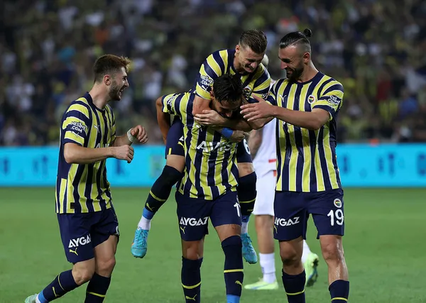 1661464850356.jpg İşte UEFA Avrupa Ligi'ndeki muhtemel rakipler! Fenerbahçe ve Trabzonspor'un Avrupa'daki rakipleri kimler? UEFA Avrupa Ligi kura çekimi saat kaçta hangi kanalda? - 2