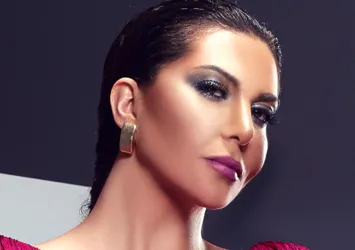 Ebru Yaşar 10 bin dolarını bozdurdu