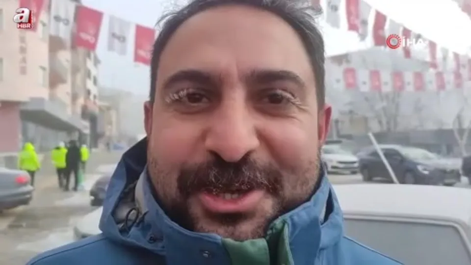 Soğuktan kaşları ve kirpikleri dondu