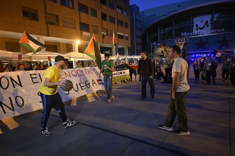 madridde-katil-israile-protesto-soykirimciyla-spor-olmaz-1774382645612.jpg Fotoğraf (AA)