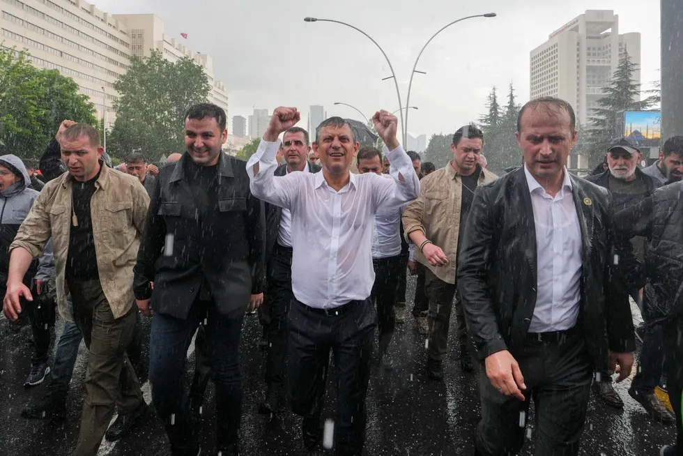 CHP’de ipler koptu! "Özgür Özel kendi iradesiyle hareket etmiyor" - 1